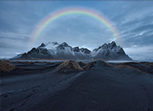 华体会官方网站-维特尔献歌告别法拉利 获赠巨型分站冠军纪念奖杯